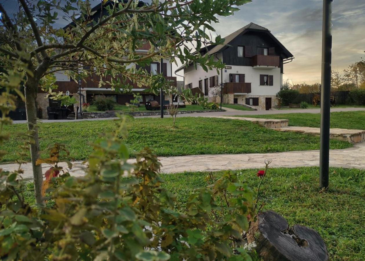 Etno Garden Apartments ปลิตวิตซาเซโล ภายนอก รูปภาพ